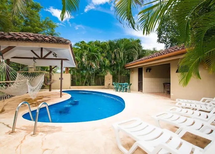 Cozy Garden With Vibrant Tropical Decor, Swimming Pool And Rancho *