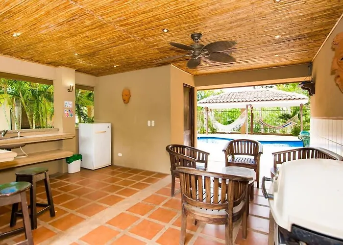 Сasa de vacaciones Cozy Garden With Vibrant Tropical Decor, Swimming Pool And Rancho *