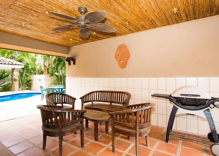 Сasa de vacaciones Cozy Garden With Vibrant Tropical Decor, Swimming Pool And Rancho Brasilito