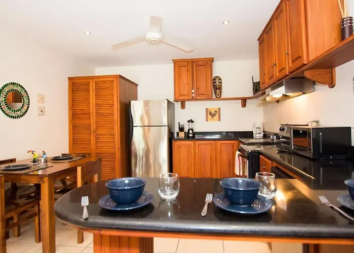 Сasa de vacaciones Cozy Garden With Vibrant Tropical Decor, Swimming Pool And Rancho Brasilito