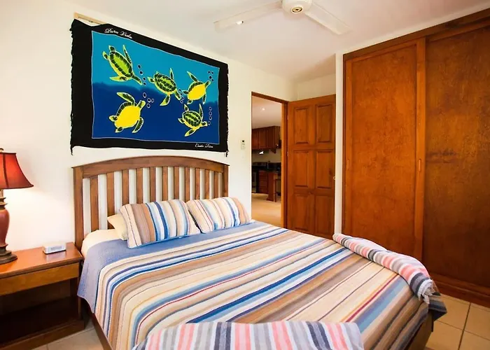 Cozy Garden With Vibrant Tropical Decor, Swimming Pool And Rancho Сasa de vacaciones