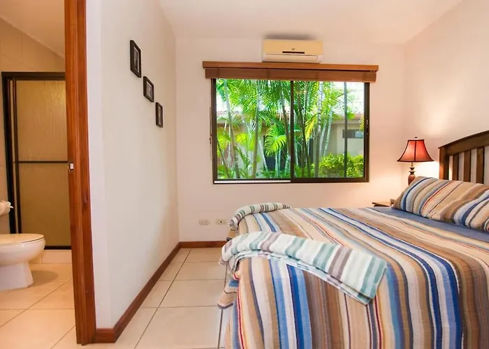 Сasa de vacaciones Cozy Garden With Vibrant Tropical Decor, Swimming Pool And Rancho *