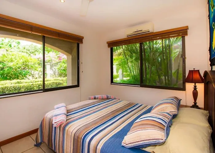 Cozy Garden With Vibrant Tropical Decor, Swimming Pool And Rancho Сasa de vacaciones Brasilito