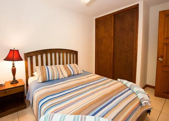 Сasa de vacaciones Cozy Garden With Vibrant Tropical Decor, Swimming Pool And Rancho Brasilito